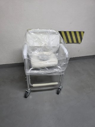 Silla de ducha con ruedas