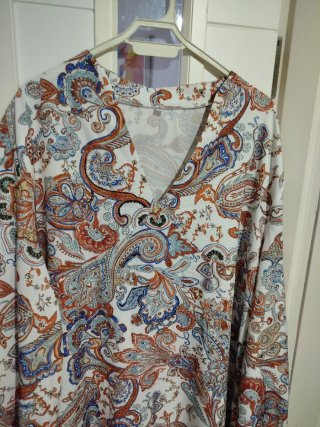 Vestido blanco estampado paisley