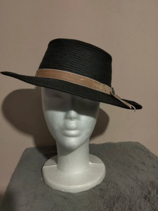 Sombrero de cuerda negro con cinta