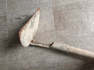 Azada o rastro para hacer masa
