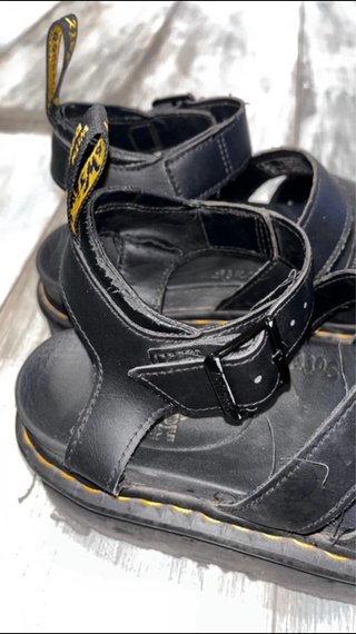 Sandali Dr. Martens neri
