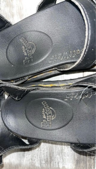 Sandali Dr. Martens neri