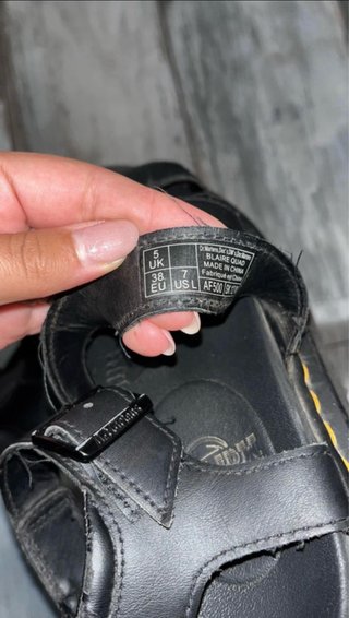 Sandali Dr. Martens neri