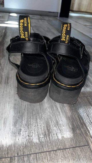 Sandali Dr. Martens neri