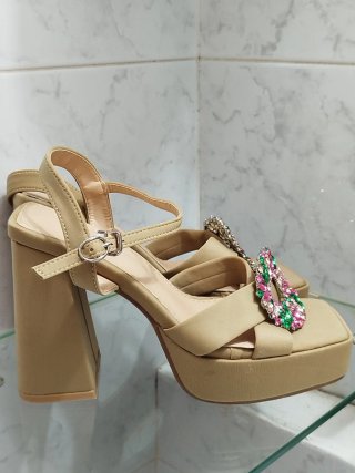 Sandalias tacón adornos joya talla 36