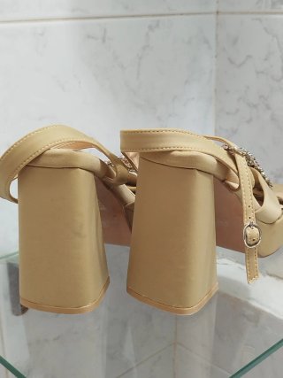 Sandalias tacón adornos joya talla 36