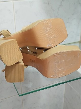 Sandalias tacón adornos joya talla 36