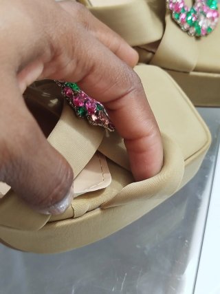 Sandalias tacón adornos joya talla 36