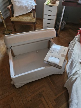 Reposapiés Ikea con almacenaje y funda