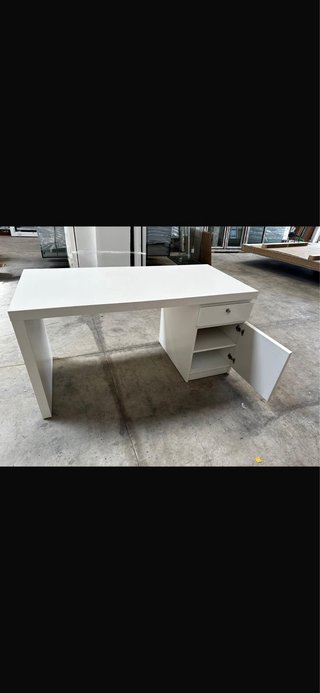 Mesa despacho blanca con cajones