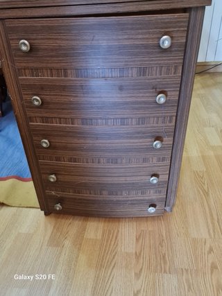 Máquina de coser Refrey con mueble