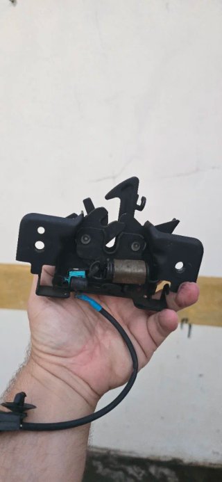 Fecho Capot Megane IV