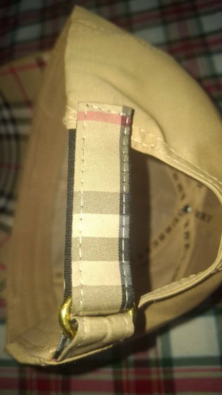Gorra Burberry Beige y Dorada