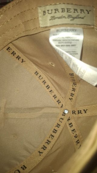 Gorra Burberry Beige y Dorada