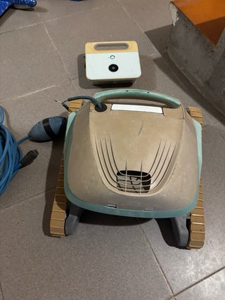 Robot Limpiafondos Delfín - PARA PIEZAS.
