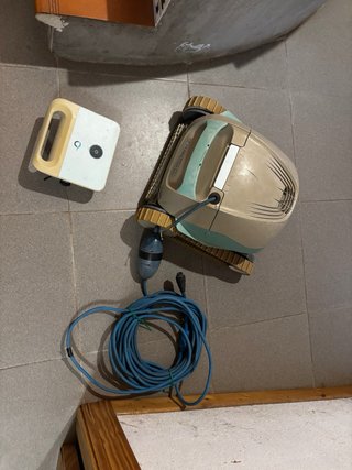 Robot Limpiafondos Delfín - PARA PIEZAS.