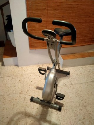 Bicicleta de montaña negra