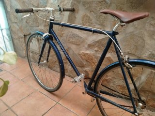 Bicicleta de montaña negra