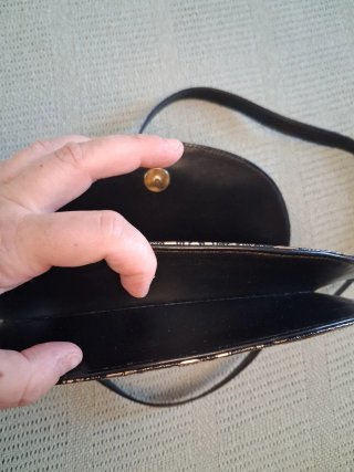 Bolso bandolera vintage con motivo egipcio dorado