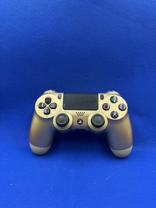 PS4 (PlayStation 4) con giochi e controller gold
