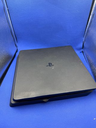 PS4 (PlayStation 4) con giochi e controller gold