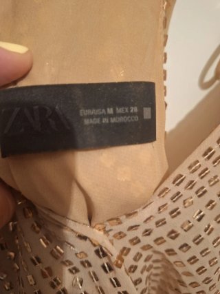 Vestido de fiesta dorado con lentejuelas