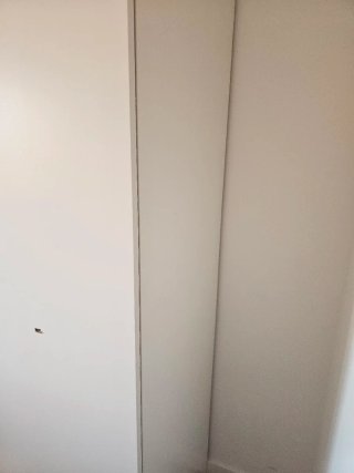 Armario de madera blanco