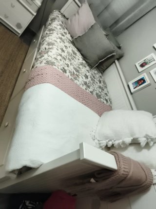 Ikea HEMNES Diván con 3 cajones,y dos colchones