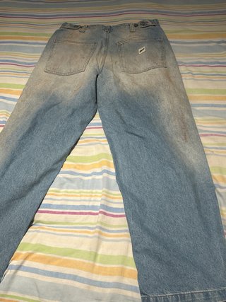 Pantalones vaqueros desgastados azules