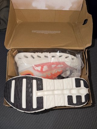 Zapatillas Naranja y Blanco