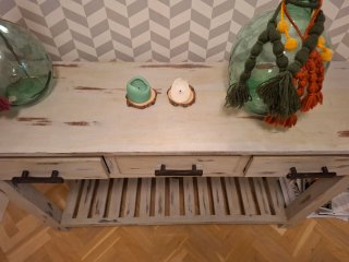Aparador de madera patinado con toque vintage
