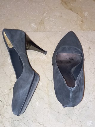 Zapatos de tacón grises talla 41