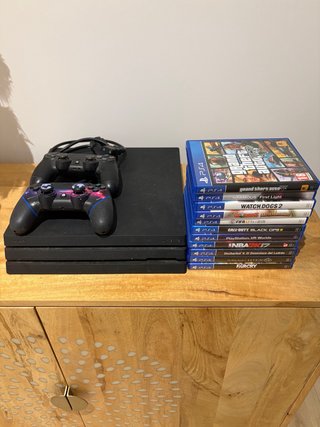 PS4 Pro + 1 Mando + Lote Juegos