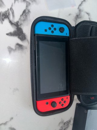 Nintendo Switch + custodia + giochi