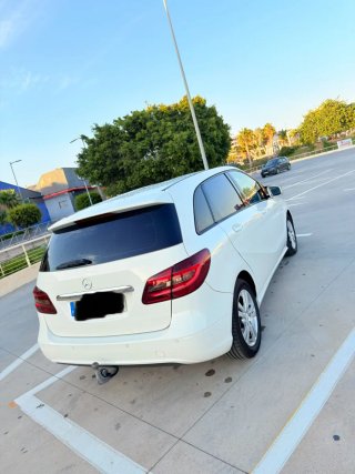 Mercedes-Benz b200 2012