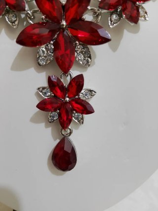 Set collana e orecchini fiori rossi