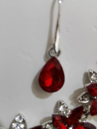 Set collana e orecchini fiori rossi