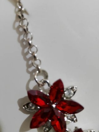 Set collana e orecchini fiori rossi