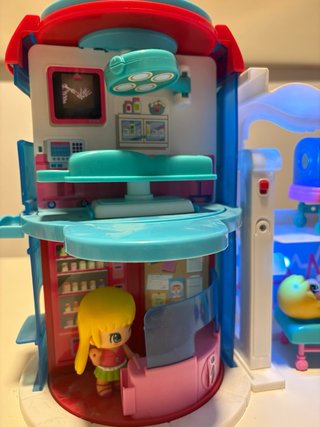 Hospital PinyPon con muñeca y accesorios