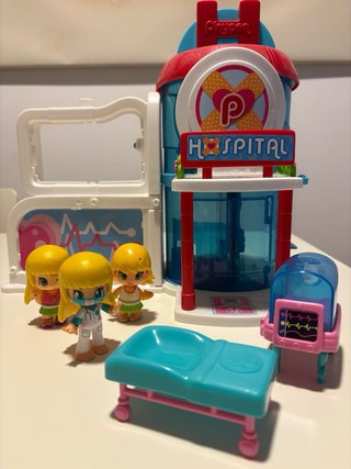 Hospital PinyPon con muñeca y accesorios