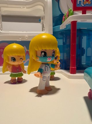Hospital PinyPon con muñeca y accesorios