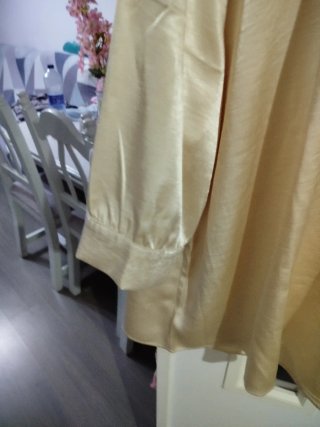 Camisa raso beige lazo cuello