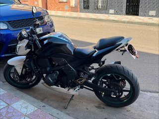 Kawasaki Z750 Naked Blanca y Verde