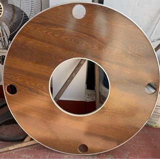 Mesa redonda madera y cristal con tarima