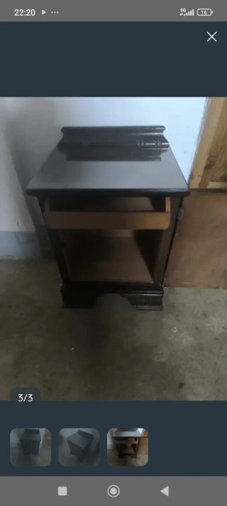 Mesita de noche de madera
