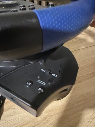 Volante e Pedali Thrustmaster T150 per PS4