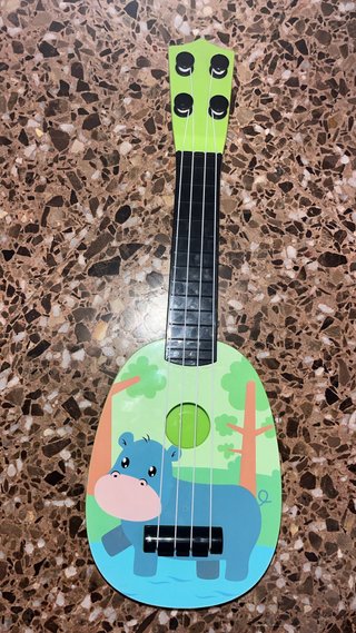 Ukelele infantil con diseño de hipopótamo