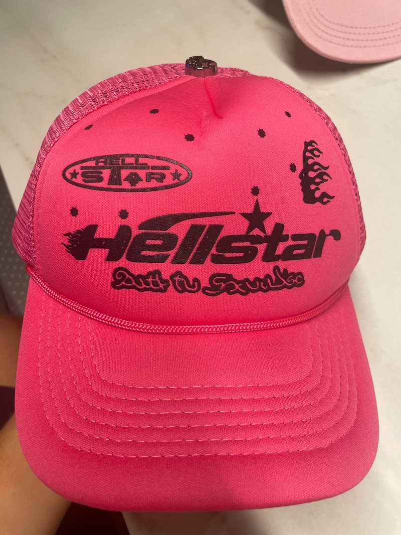 Gorra Hellstar Rosa con Diseño