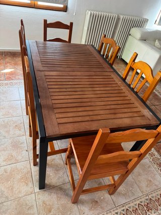Mesa de comedor y 6 sillas de madera