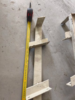 Zancas para escalera de hierro o madera.